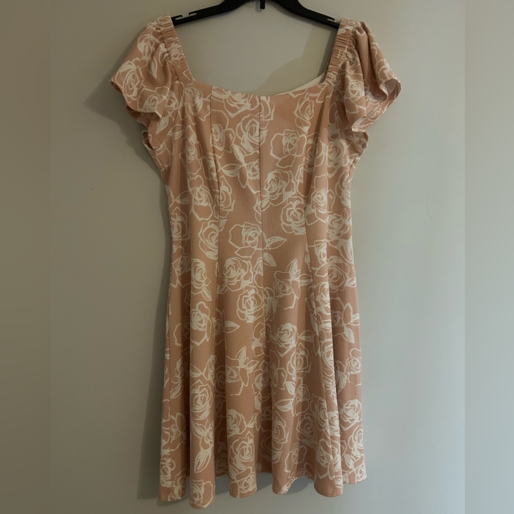 Beautiful Princess dress. For any occasion. Fashionable. Pink with white prints.